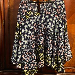 Beautiful 5X floral top